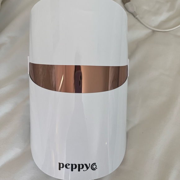 LEDRed Light Therapy Mask - White and Gold